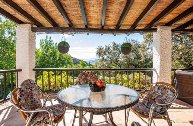 2 bedroom accommodation in Alora