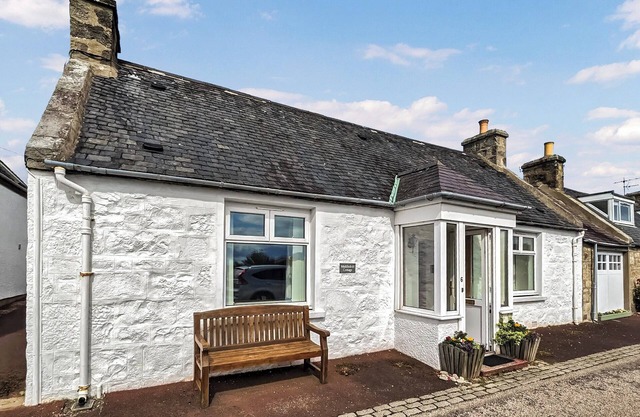 2 bedroom accommodation in Brora