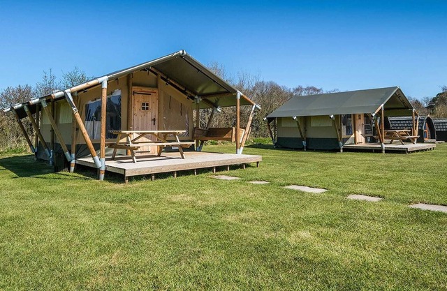 2 bedroom accommodation in Hale
