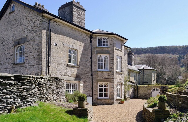 2 bedroom accommodation in Bala