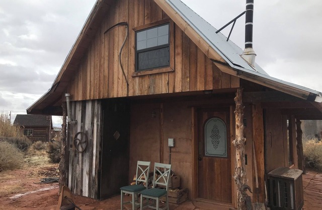 2 bedroom adobe home with AC, WiFi, great views, and new sauna and outdoor tub!