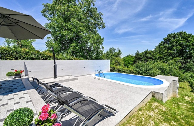 2 bedroom amazing home in Seketin