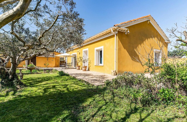 2 bedroom amazing home in Noves