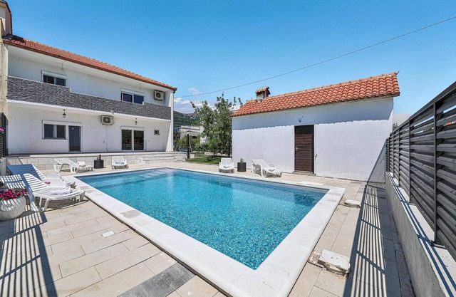 2 bedroom amazing home in Kastel Stari