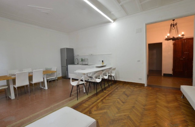 2 bedroom and 2 bathroom apartment in Genova near beach and main train station