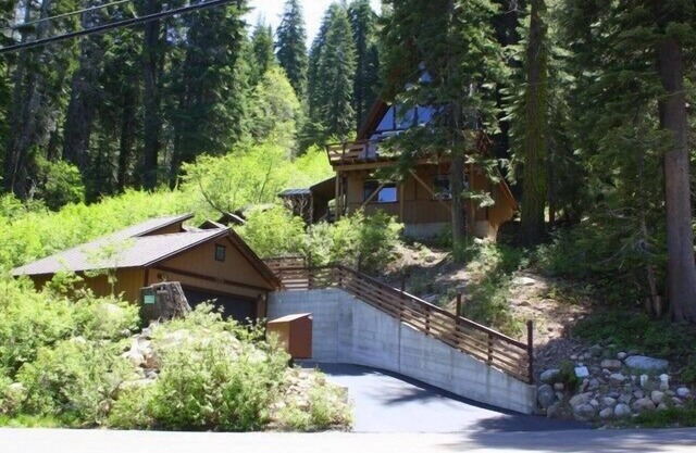 2 bedroom and Loft, 2 bath, sleeps 6 adults. S Shore of Donner Lake DLR#027