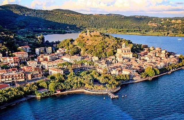 2 Bedroom Apartment in Trevignano Romano