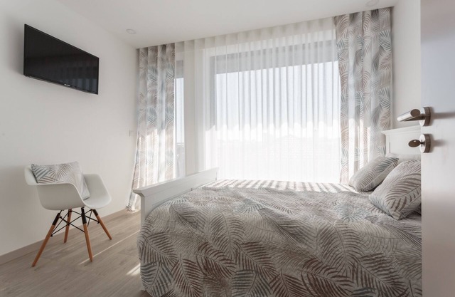 2 bedroom apartment on the seafront
