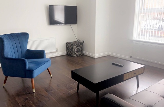 2 bedroom apartment with free parking & WIFI