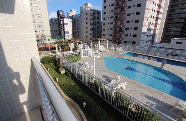 2 bedroom apartment, 1 suite, swimming pool, 700mb Internet, court