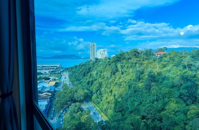 2-bedroom apartment with WiFi, AC in Kota Kinabalu CityCenter with mountain vie