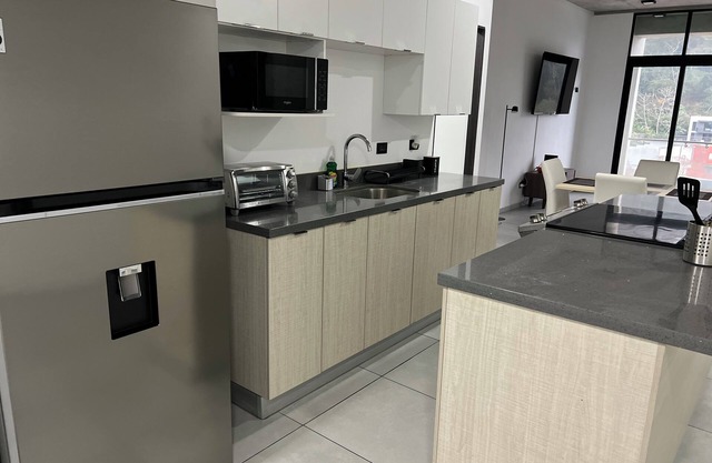 2-bedroom apartment in Nuevo Cuscatlán with WiFi, fitness room and pool access