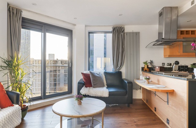 2 Bedroom Apartment | 2 Beds | Millharbour