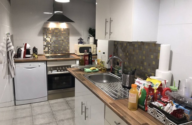 2 bedroom apartment 500 m from the beach, wifi, air conditioning throughout the aprt.