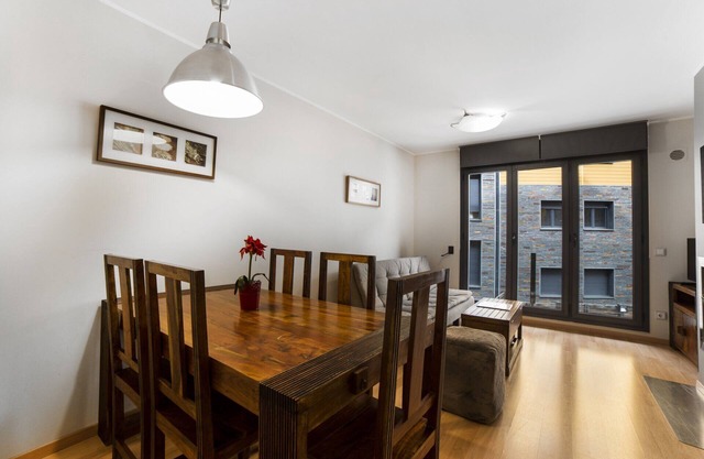 2 Bedroom Apartment next to ski slopes. El Tarter. FLOC 15