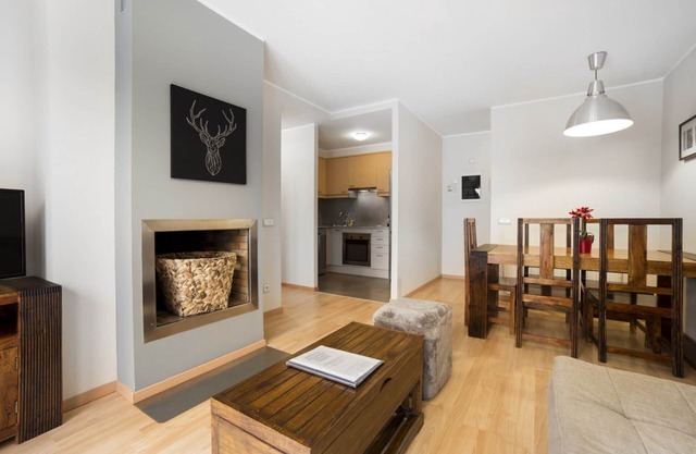 2 Bedroom Apartment next to ski slopes. El Tarter. FLOC 45