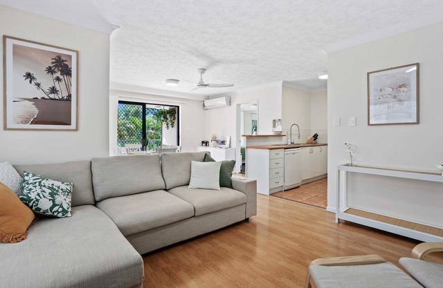 2 Bedroom Apartment in Burleigh Heads!