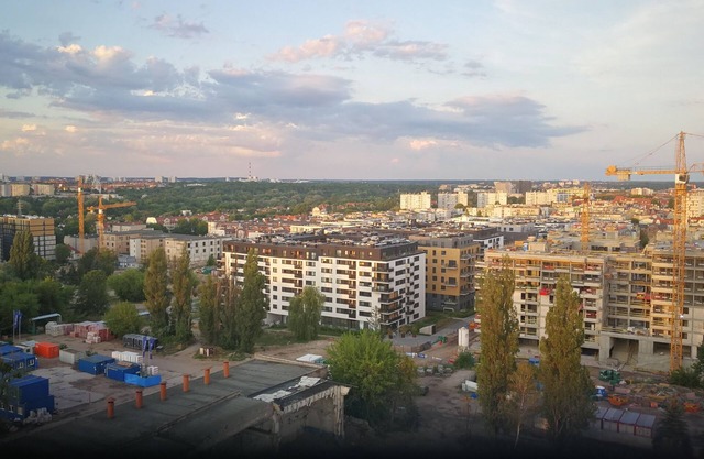 2 bedroom apartment, balcony, parking.