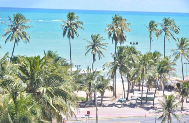 2 bedroom apartment (1 suite) with sea view and on the beach block