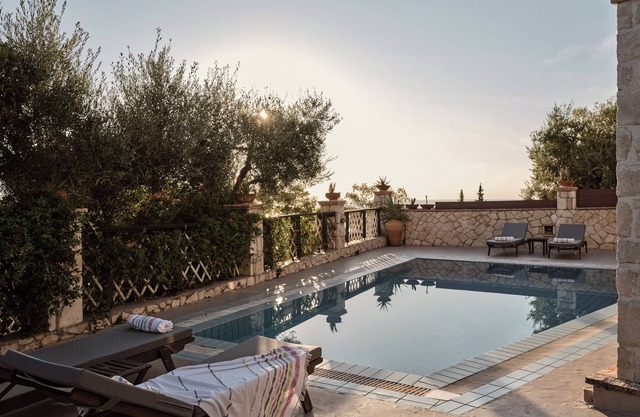 2 bedroom Apartment with private pool