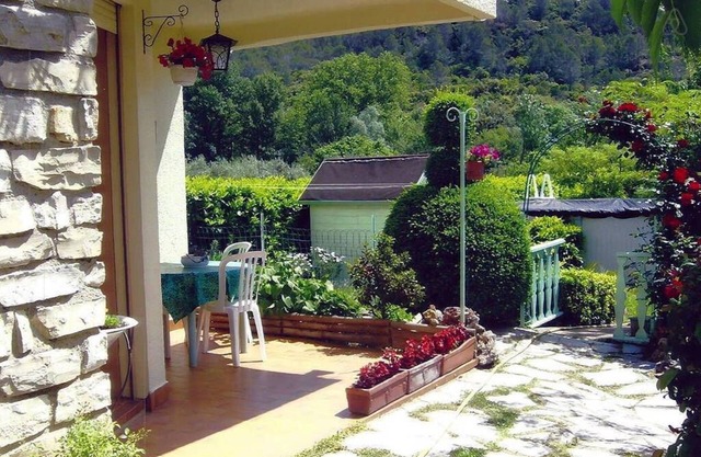 2 Bedroom Apartment in Pierrerue