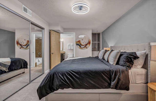 2-bedroom apartment in brilliant Cleveland with WiFi, AC, fitness room