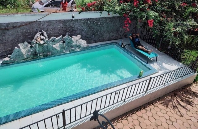 2 bedroom apartment in residence with swimming pool