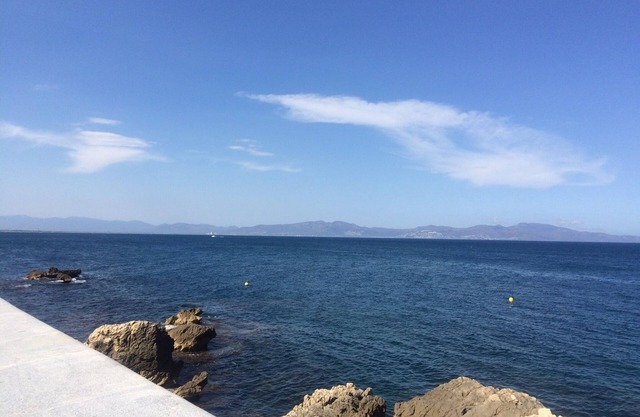 2 bedroom apartment in centre of the old town near the beach