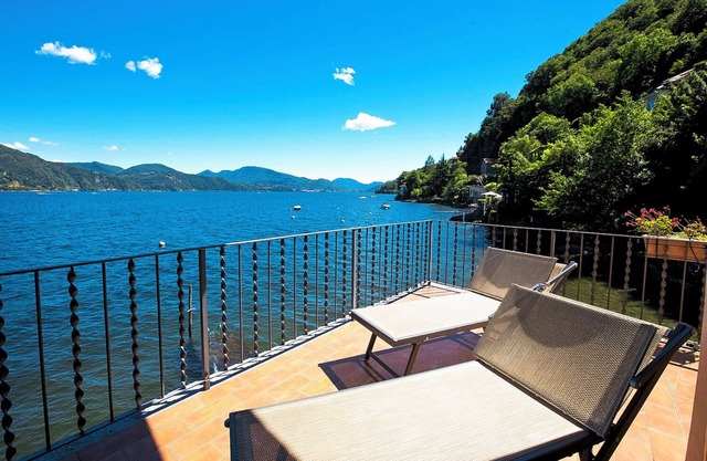 2 bedroom apartment in a popular holiday residence with private beach