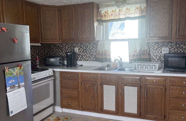 2-bedroom apartment North of Boston. Close to beaches and Historical Salem.
