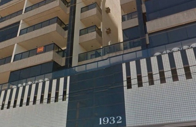 2 bedroom apartment with 1 suite and 2 parking spaces, in the Praia Center shopping mall building