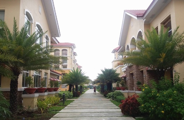 2- bedroom apartment, with access to swimming pool, near SM Seaside City Mall