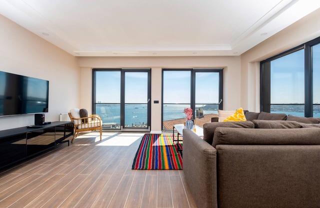 2-bedroom apartment with Bosphorus view, WiFi and AC in brilliant Istanbul