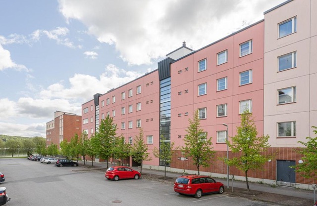 2-bedroom apartment with FREE PARKING