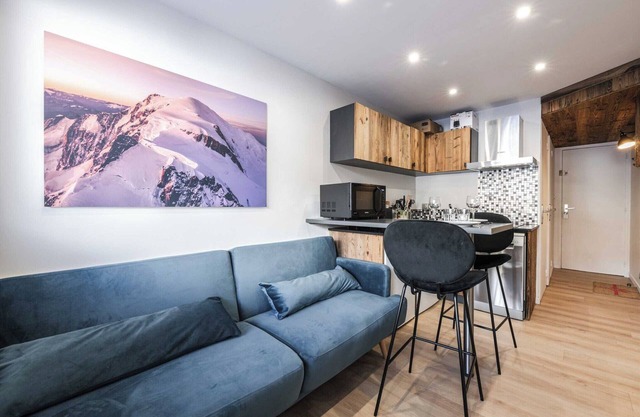 2 bedroom apartment with parking and balcony