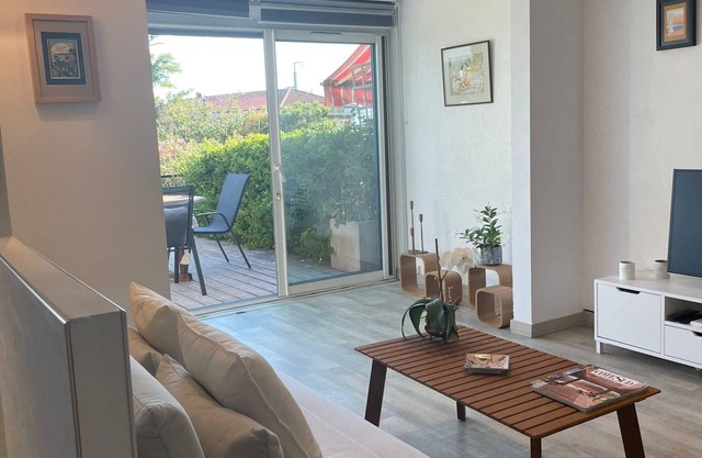 2 bedroom appartment with seaview, pool and spacious private terrace