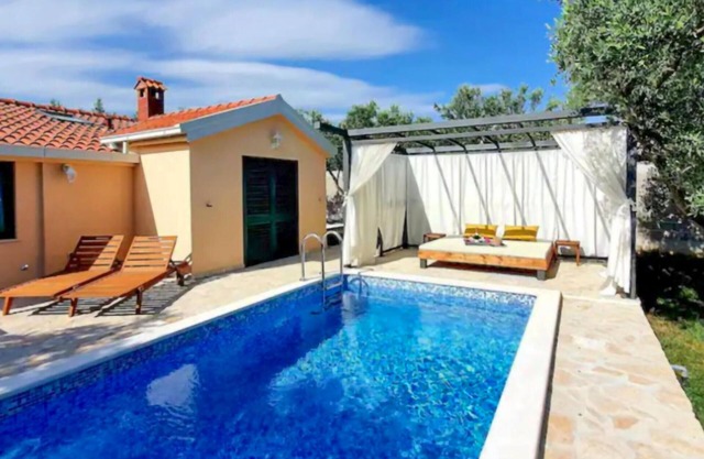 2 bedroom awesome home in Kastel Novi