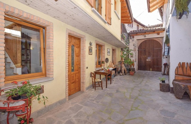 2 bedroom awesome home in Ballabio -LC-