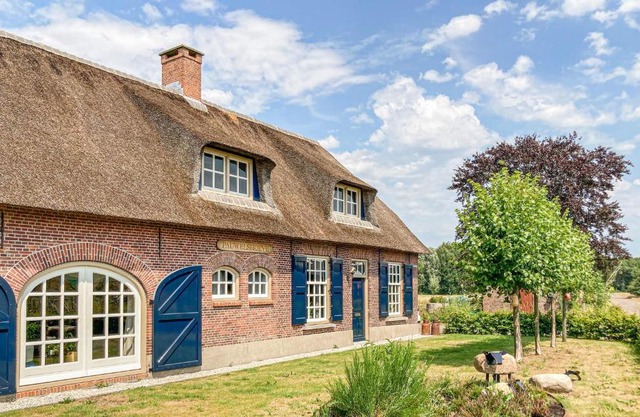 2 Bedroom Awesome Home In Loon Op Zand