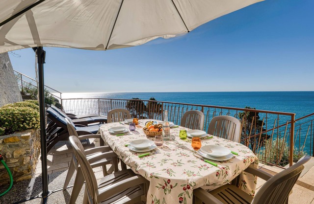 2 bedroom awesome home in Cipressa