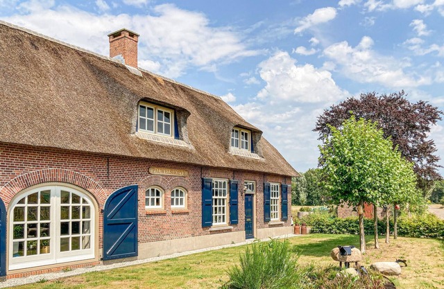 2 bedroom awesome home in Loon op Zand