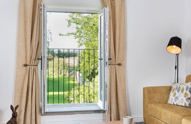 2 bedroom barn conversion with views to Solway Coast, edge of Lake District