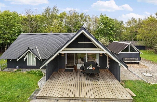 2 bedroom beautiful home in Thyholm