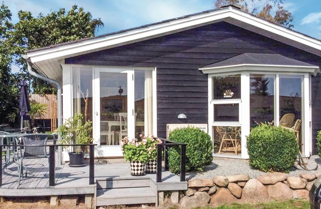 2 bedroom beautiful home in Rønde