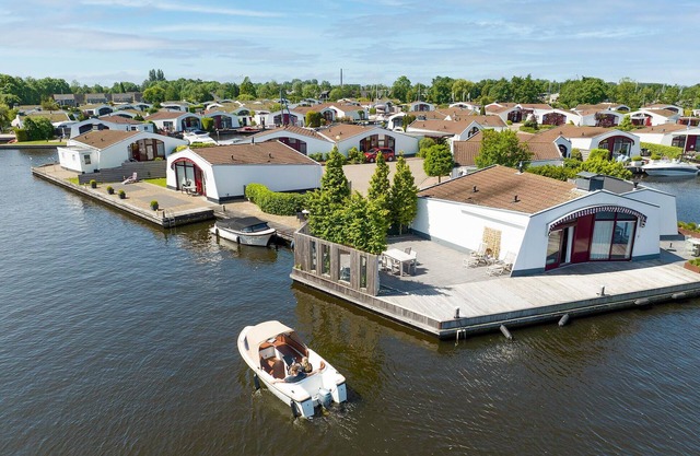 2 bedroom beautiful home in Lemmer