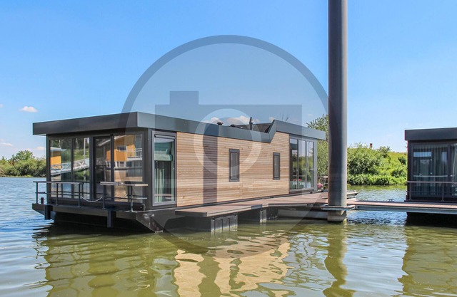 2 bedroom beautiful ship in Ohé & Laak