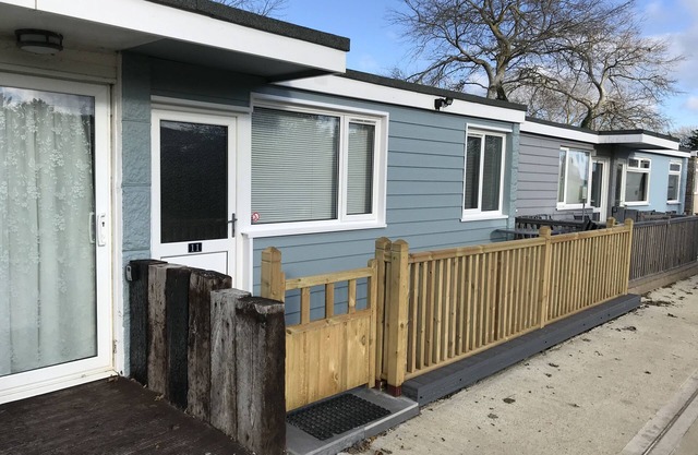 2 Bedroom Chalet SB11, Sandown Bay, Isle of Wight, Dog Friendly, Sleeps 4