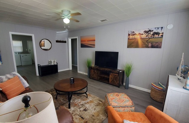 2 bedroom Coastal bungalow minutes from St Simons