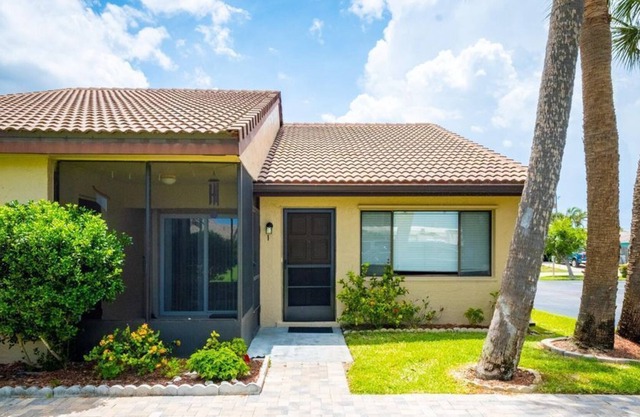 2 Bedroom Condo 431410 by Houzlet