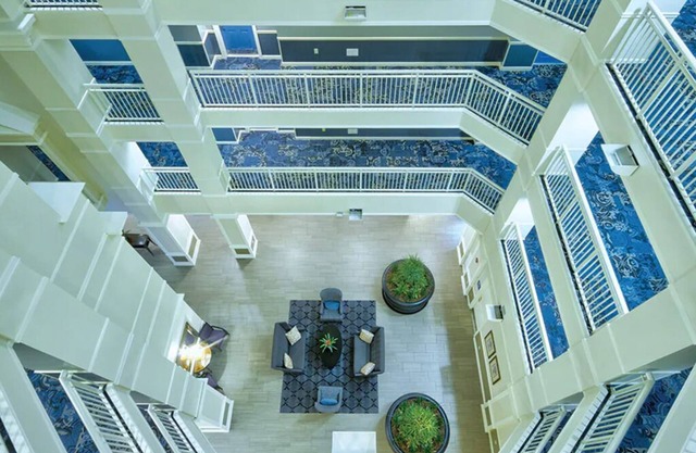 2 Bedroom Condo at Wyndham Old Town Alexandria Resort - Close to D.C!